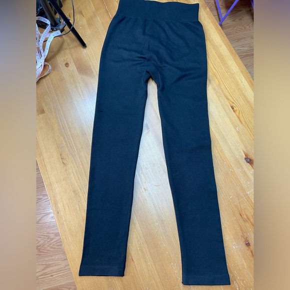 Black Bow Embellished Leggings - Picture 5 of 5